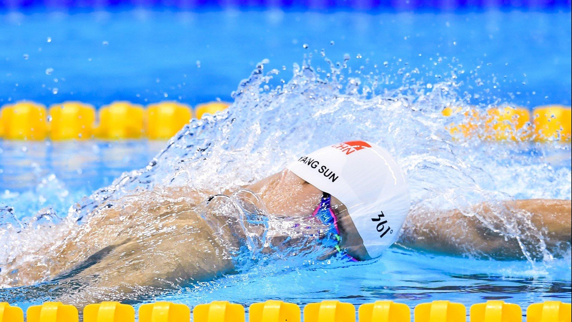 滑板运动风靡全球，年轻选手闪耀国际赛场