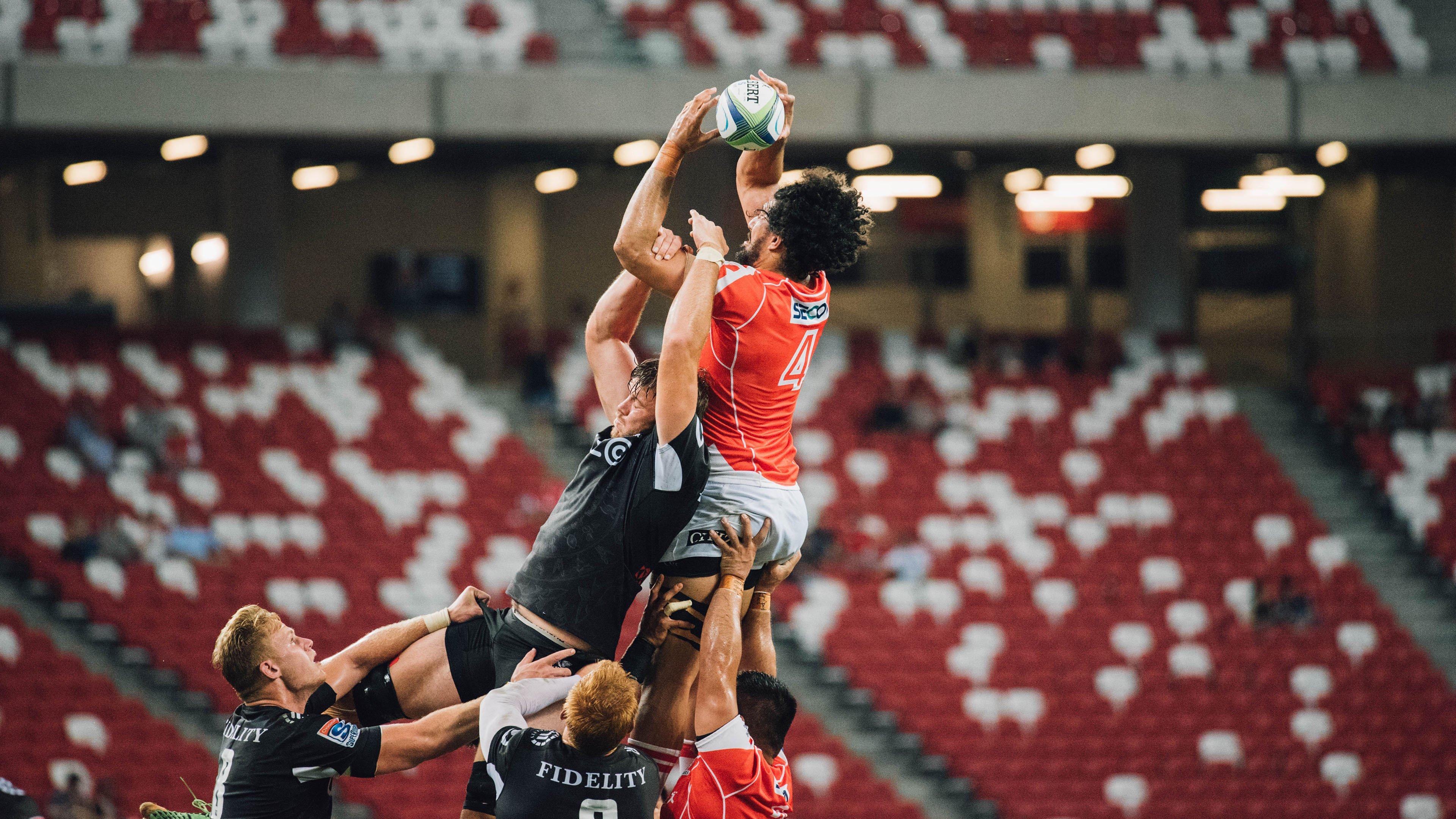 双加时鏖战！湖人险胜勇士，詹姆斯关键三分锁定胜局