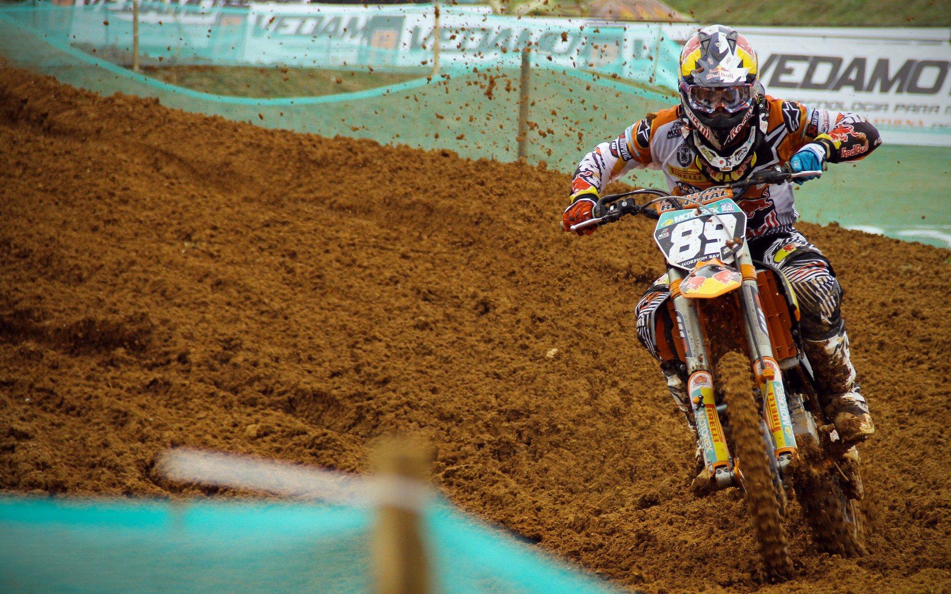 1xbet中文版APP_坚韧归来，伤病康复背后的体育精神与科技力量